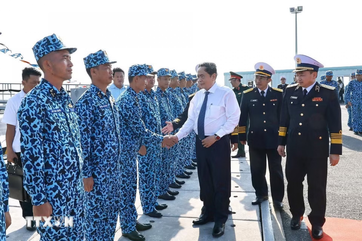 
National Assembly President Tran Thanh Man works with the Vietnam People’s Navy and conducts a field inspection of Submarine Brigade 189, Khanh Hoa province, September 13, 2026. (Photo: VNA)
