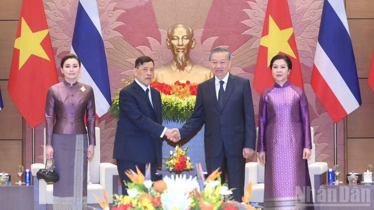 General Secretary of the Communist Party of Vietnam Central Committee and President To Lam shakes hands with King Maha Vajiralongkorn Phra Vajiraklaochaoyuhua of Thailand at the National Assembly House on September 15, 2026. Photo: nhandan.vn