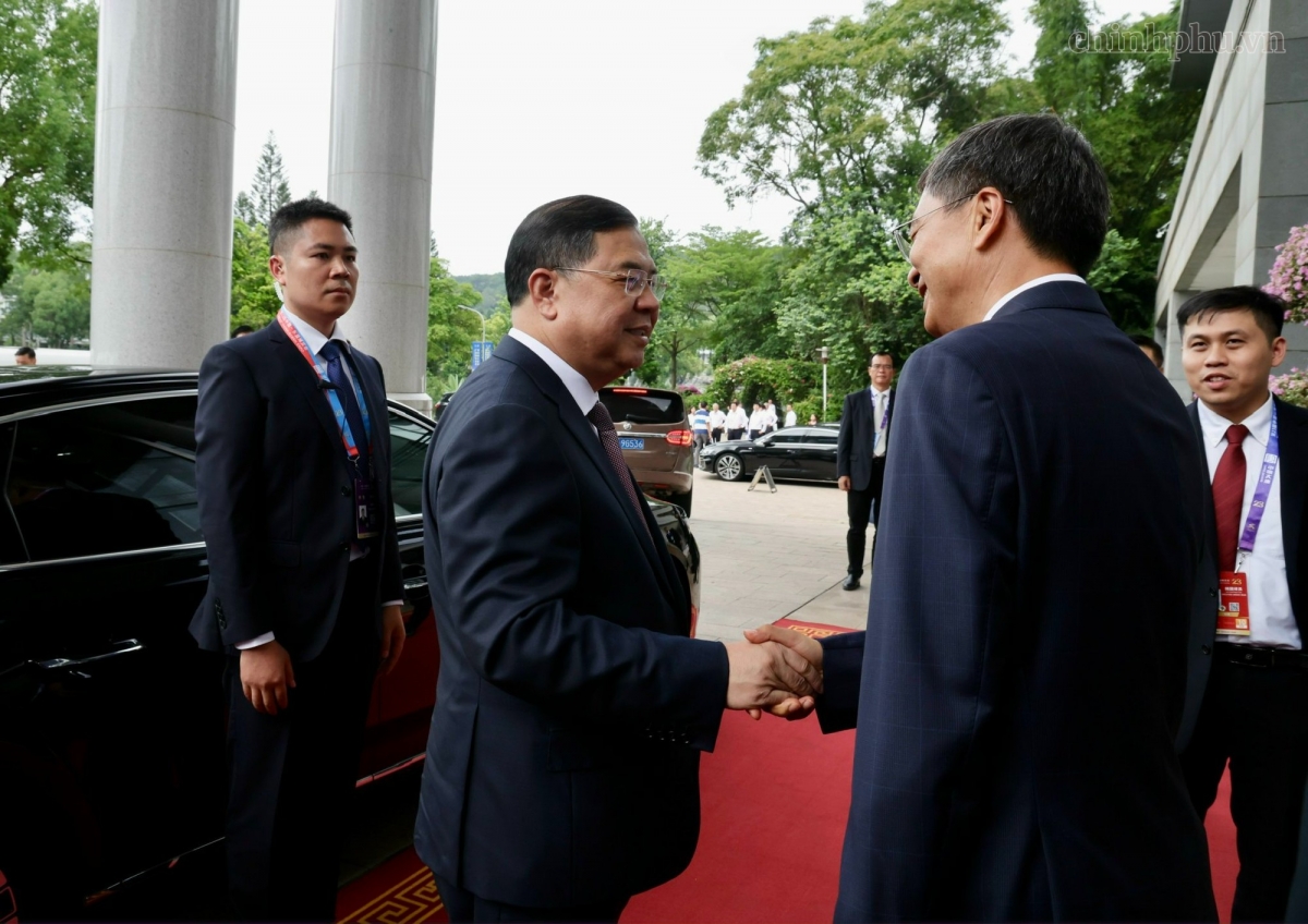 Ông Phạm Gia Túc, Phó Thủ tướng Thường trực Chính phủ tiếp ông Trần Cương, Bí thư Đảng ủy Khu tự trị dân tộc Choang Quảng Tây, Trung Quốc. Ảnh: chinhphu.vn/Phương Nguyên