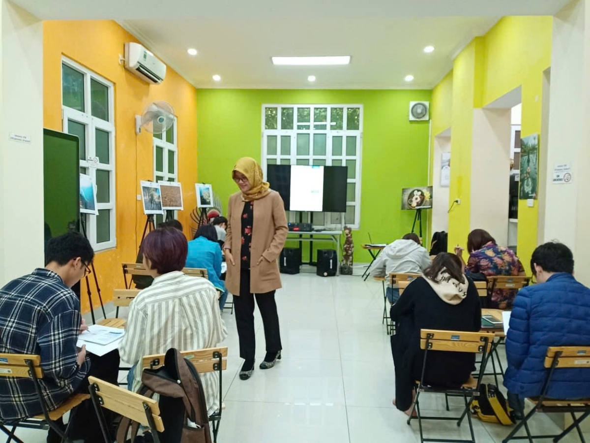 Satu kelas bahasa Indonesia yang diselenggarakan di KBRI Hanoi (Foto: KBRI Hanoi)