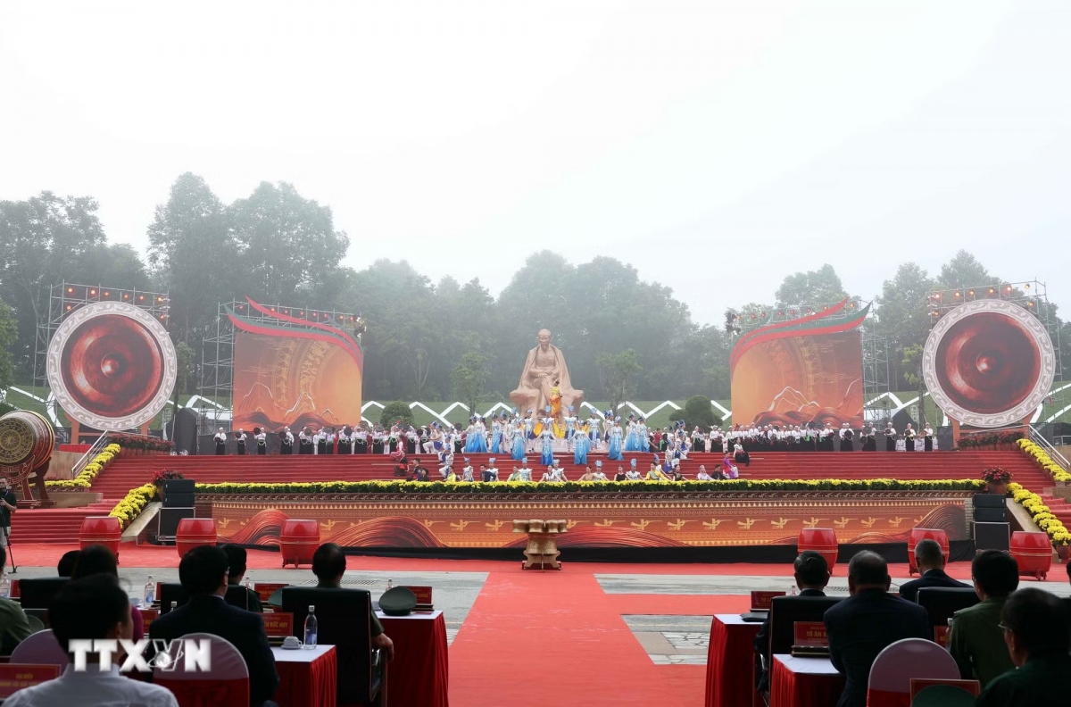 Chương trình biểu diễn nghệ thuật chào mừng. (Ảnh: Thống Nhất/TTXVN)