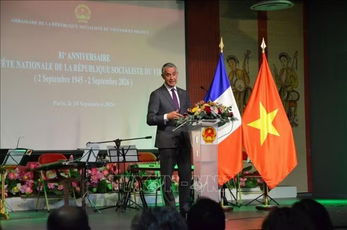 Ông Jean-Michel Jacques, Chủ tịch Ủy ban Quốc phòng và Lực lượng vũ trang của Hạ viện Pháp phát biểu chào mừng. Ảnh: Hữu Chiến/PV TTXVN tại Pháp