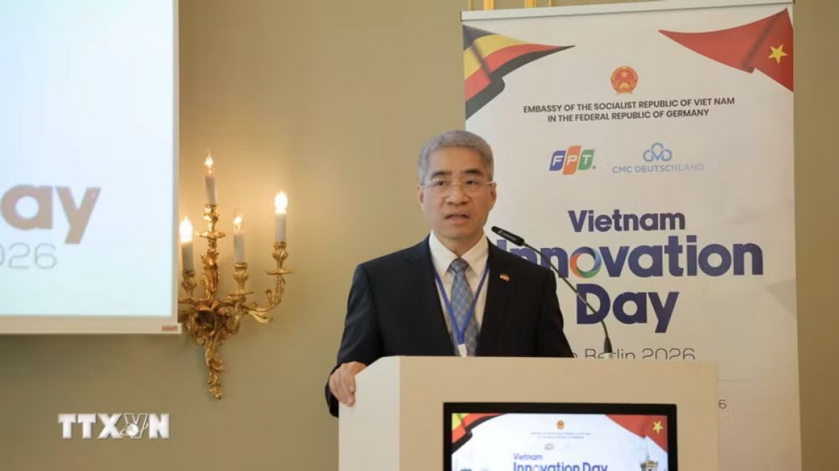 Đại sứ Việt Nam tại Đức Nguyễn Đắc Thành phát biểu khai mạc Ngày Đổi mới sáng tạo Việt Nam 2026 tại Berlin. Ảnh: TTXVN