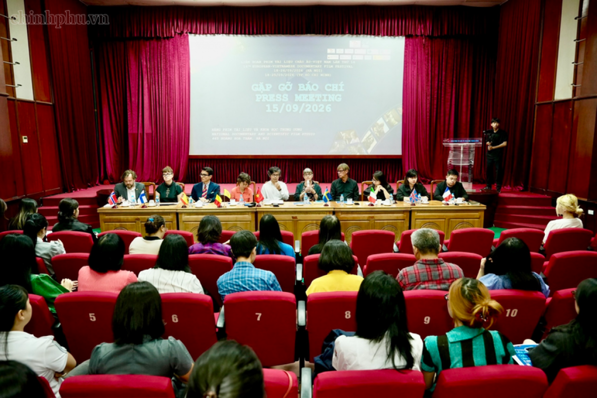 Die Organisatoren geben Einzelheiten zum 16. Europäisch-Vietnamesischen Dokumentarfilmfestival bekannt. (Foto: Thuy Chi/baochinhphu.vn)