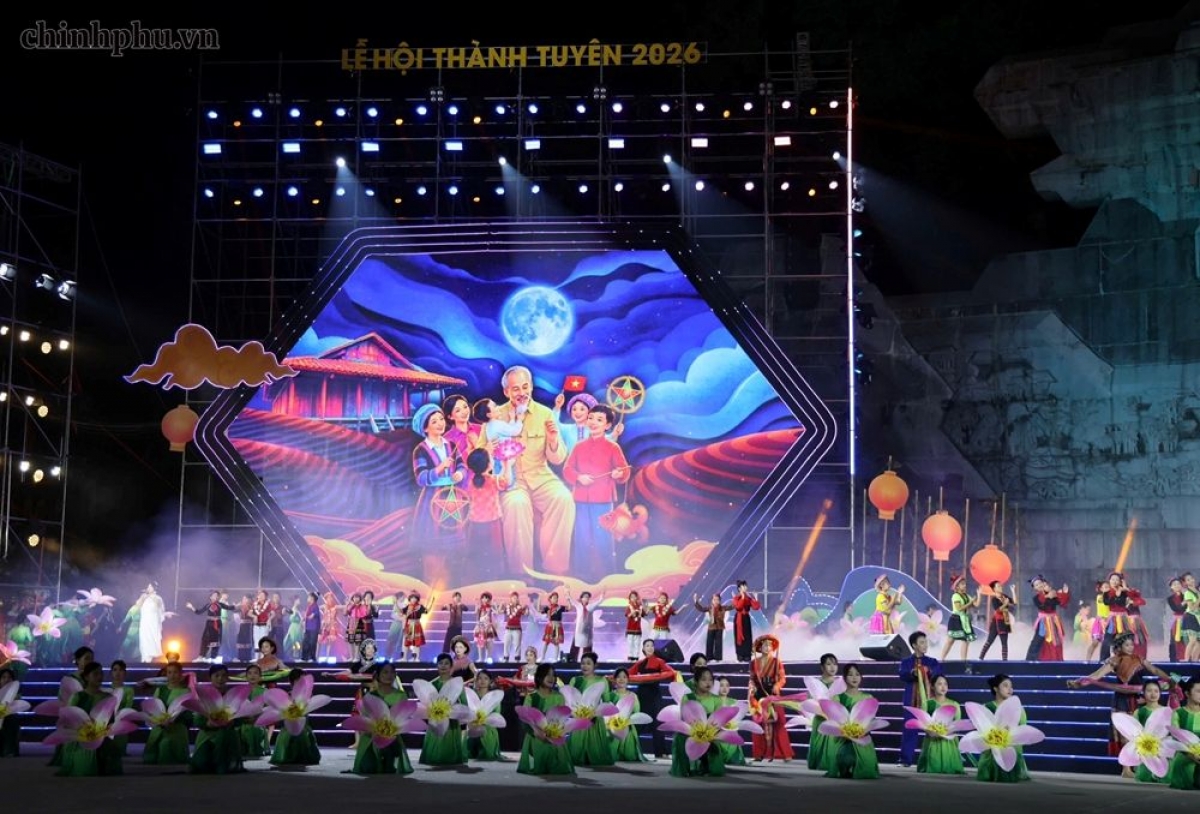 Le spectacle artistique «Éclat de la fête de la pleine lune». Photo: chinhphu.vn