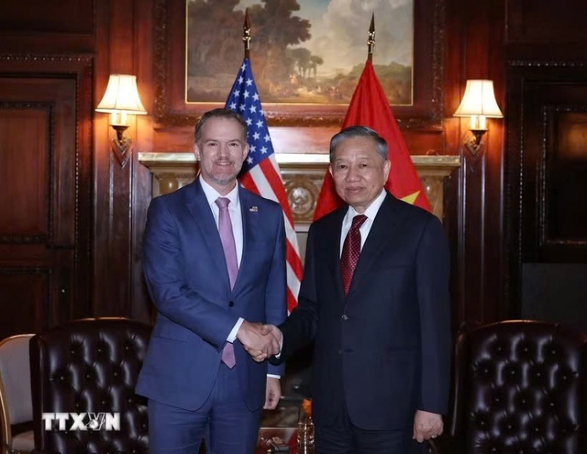 Le secrétaire général et président Tô Lâm et l’ambassadeur Jamieson Greer, représentant américain au Commerce. Photo: TTXVN