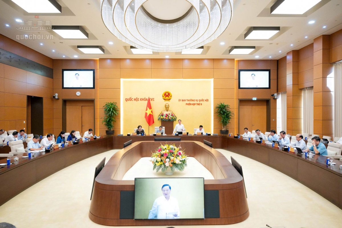 National Assembly President Tran Thanh Man chairs the meeting. (Photo: Quochoimedia)