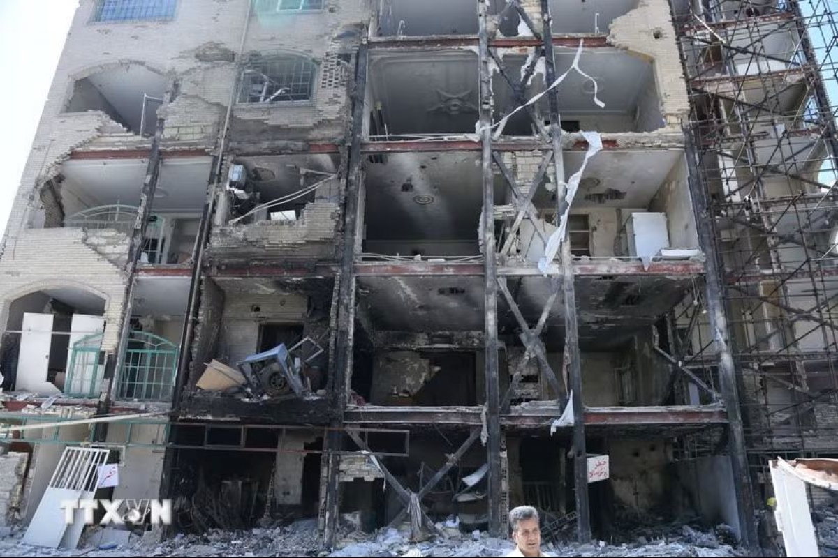 イラン・テヘランで、空爆により破壊された建物（写真：TTXVN）
