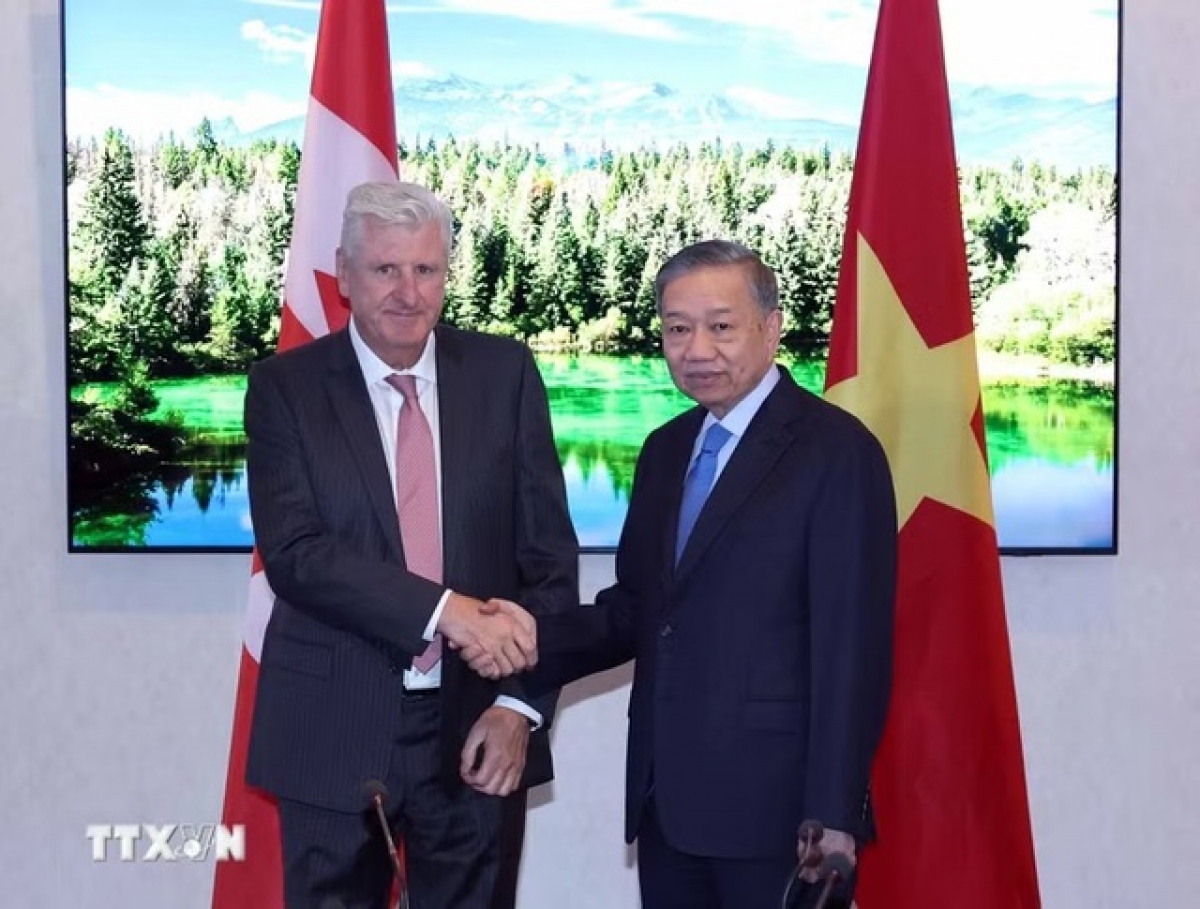 General Secretary and President Lam To Lam receives Ian L. Edwards, President and CEO of AtkinsRéalis (Photo: VNA)