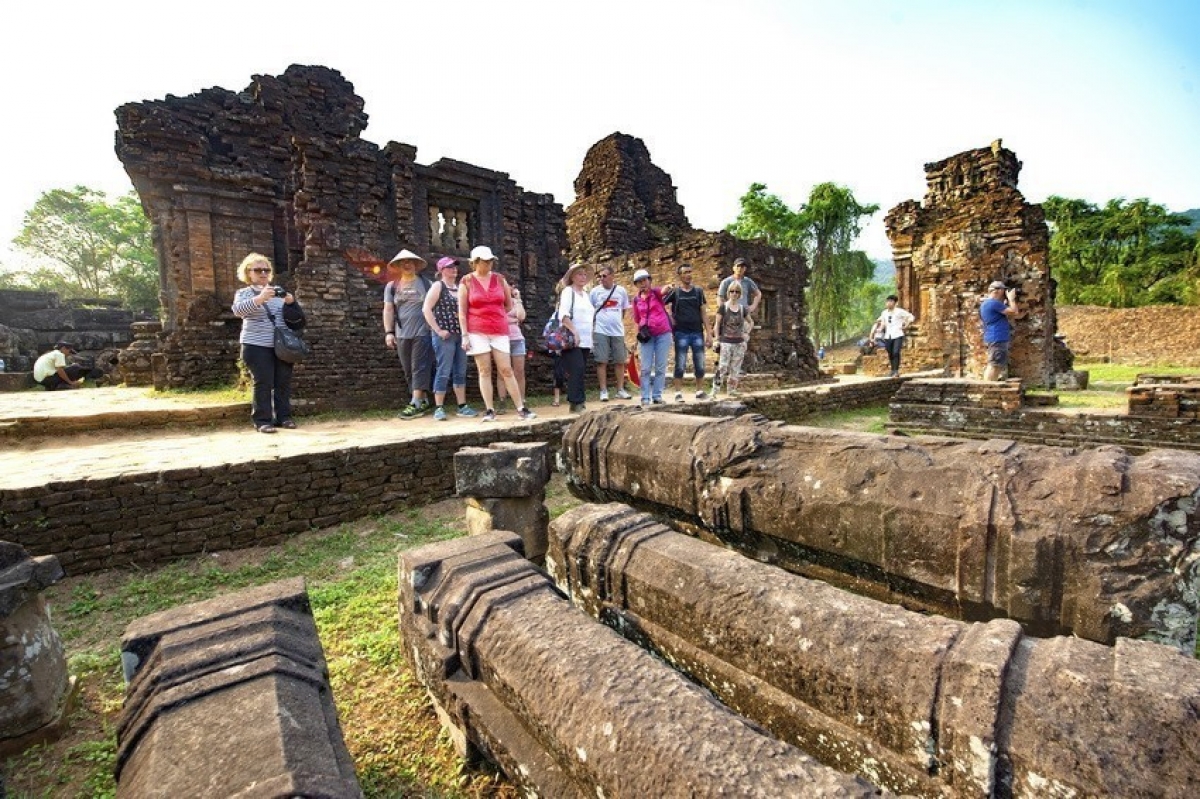 Visitors at the My Son World Heritage Site (Photo: VNA)