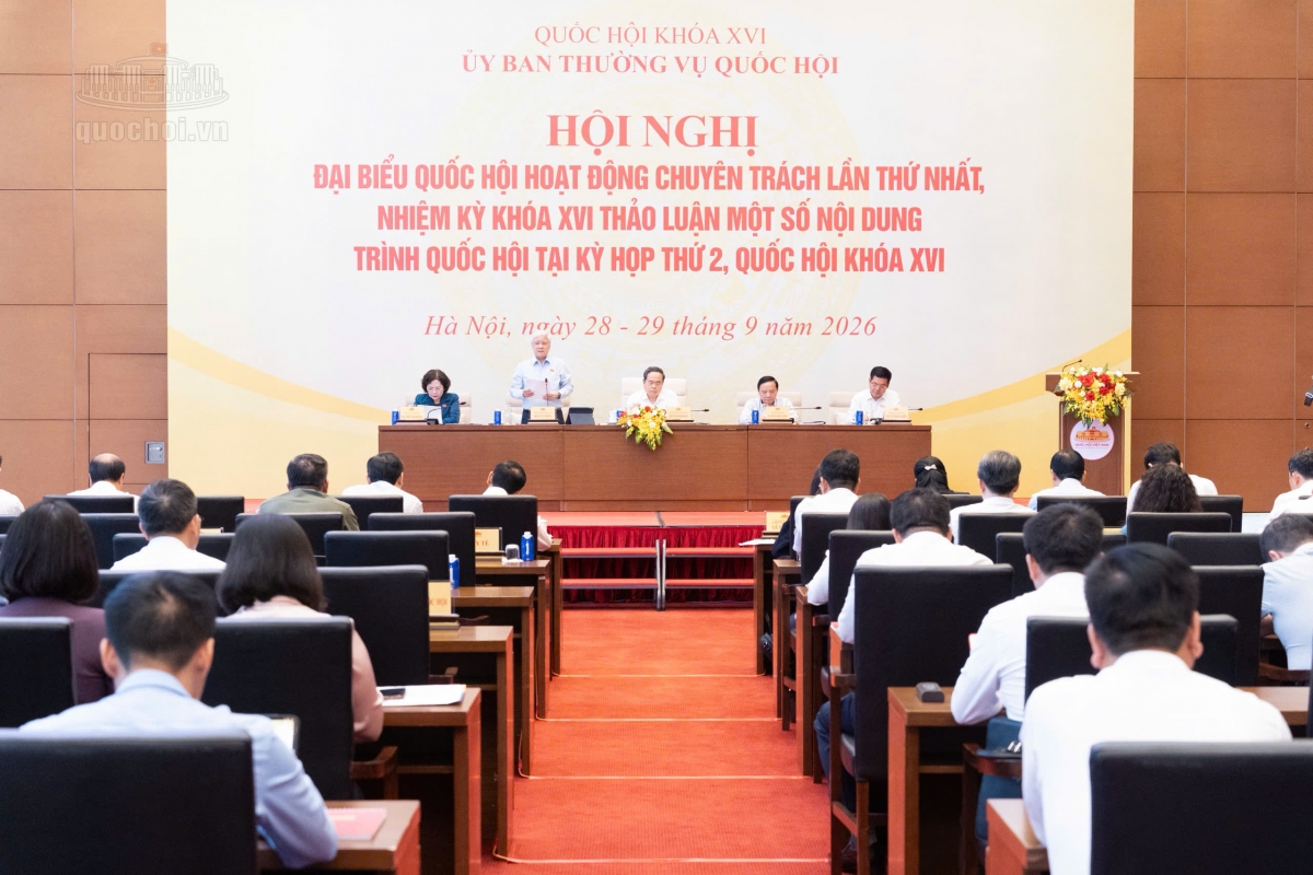 Phó Chủ tịch Thường trực Quốc hội Đỗ Văn Chiến phát biểu bế mạc Hội nghị Đại biểu Quốc hội hoạt động chuyên trách lần thứ Nhất. Ảnh: quochoi.vn