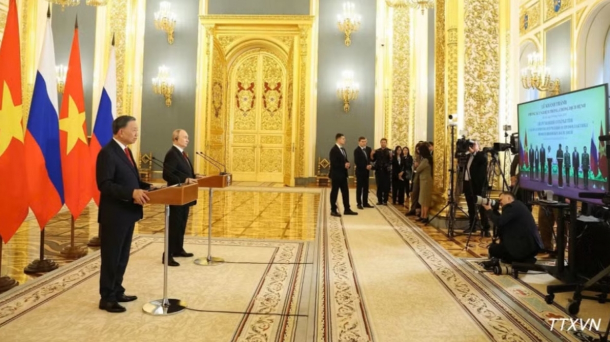 Tổng Bí thư, Chủ tịch nước Tô Lâm và Tổng thống Nga Vladimir Putin dự Lễ khánh thành phòng xét nghiệm phòng, chống dịch bệnh theo hình thức trực tuyến. (Ảnh: Thống Nhất/TTXVN)