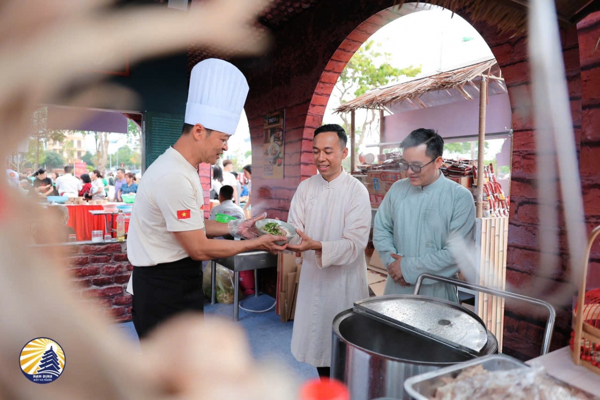 Do Chung at a culinary event (Photo courtesy of Do Duc Chung)
