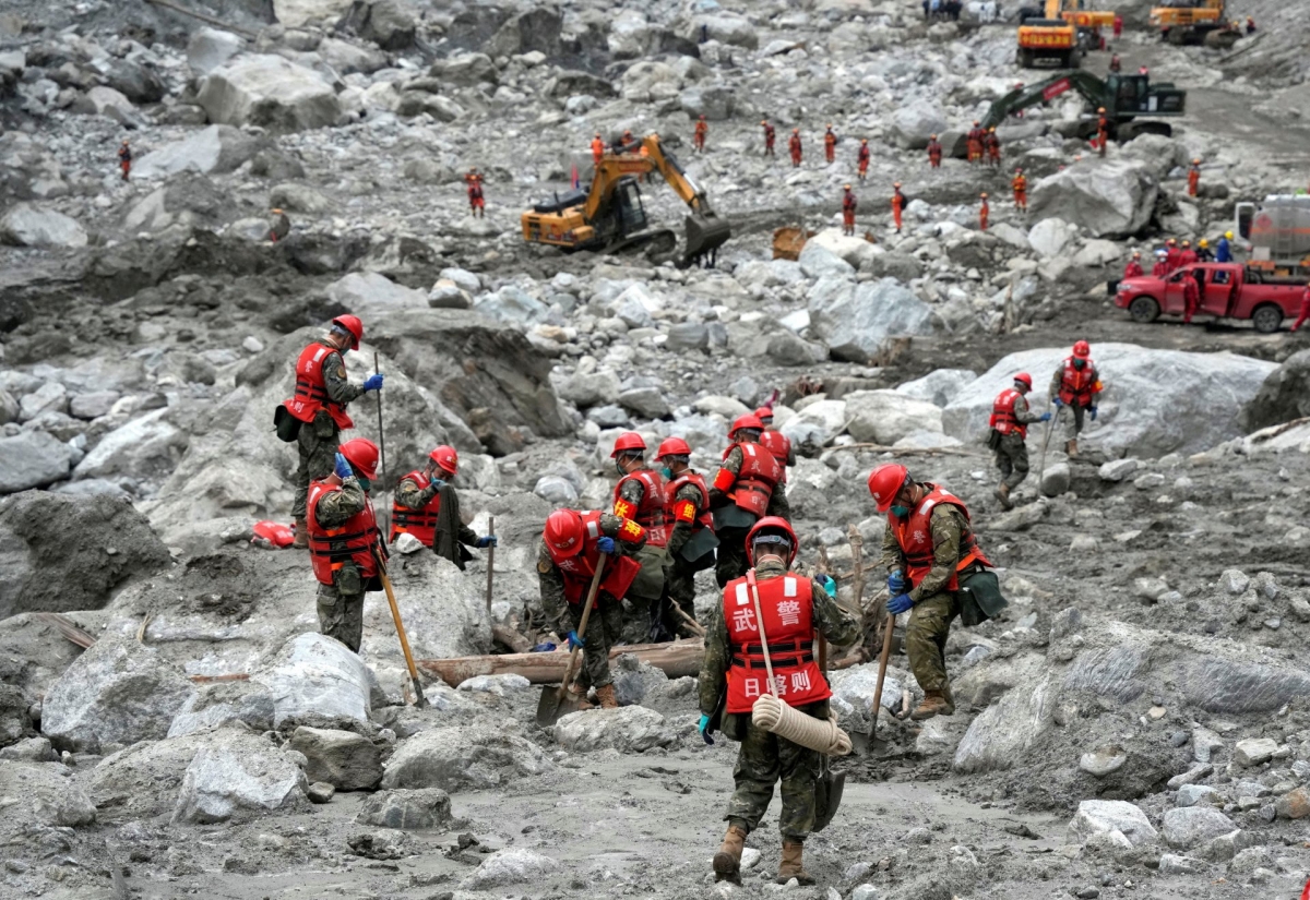 Rescue workers search the worst-affected area near the Gyirong border following a landslide in Shigatse, Tibet Autonomous Region, China, on September 2, 2026. (Photo: cnsphoto via REUTERS)