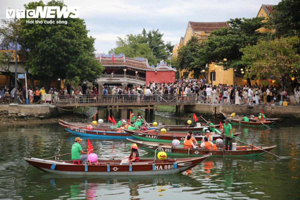Da Nang attracts over 850,000 visitors during the National Day holiday. (Photo: VTCnews)