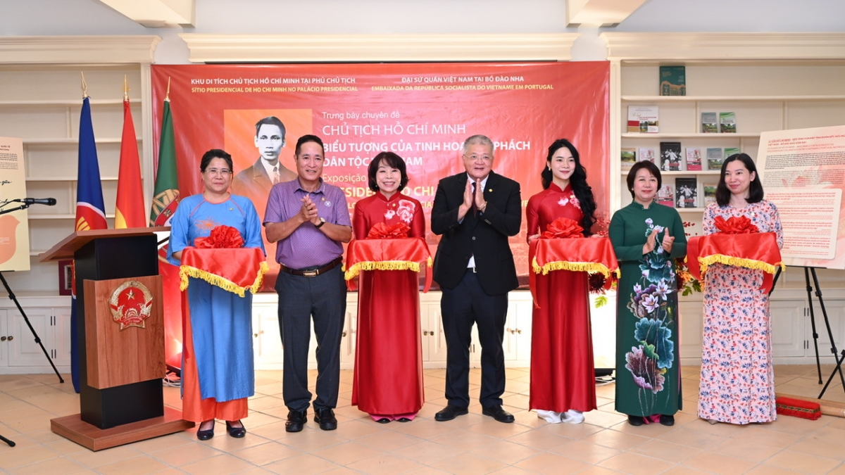 Blick auf die Eröffnung der Reihe von Aktivitäten zur Förderung des Erbes von Präsident Ho Chi Minh. (Foto: Organisationskomitee)