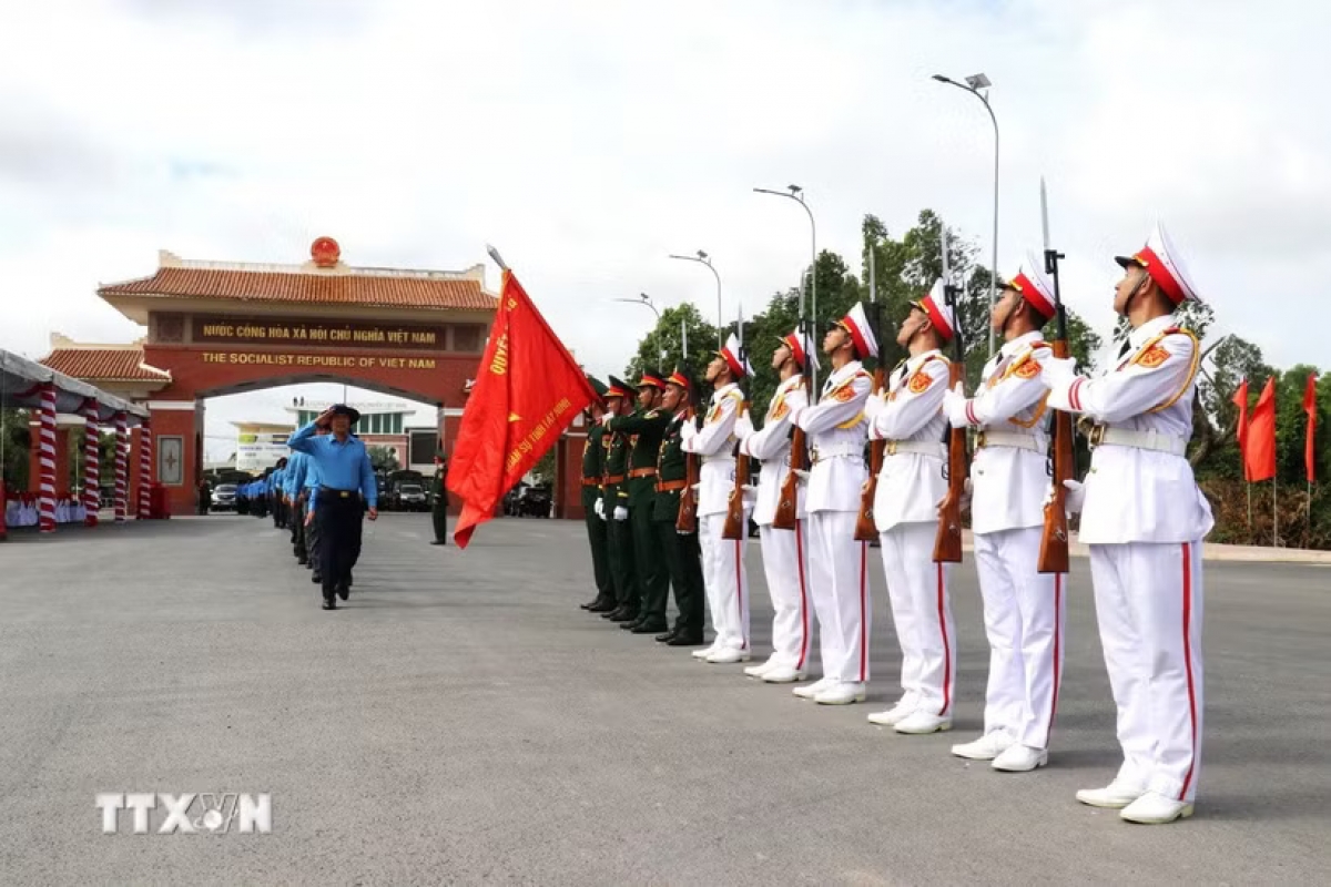 Cán bộ, chiến sỹ các Đội K lên đường sang Campuchia, thực hiện nhiệm vụ chính trị đặc biệt và nghĩa tình sâu nặng giữa hai dân tộc Việt Nam-Campuchia. Ảnh: Bùi Giang/TTXVN