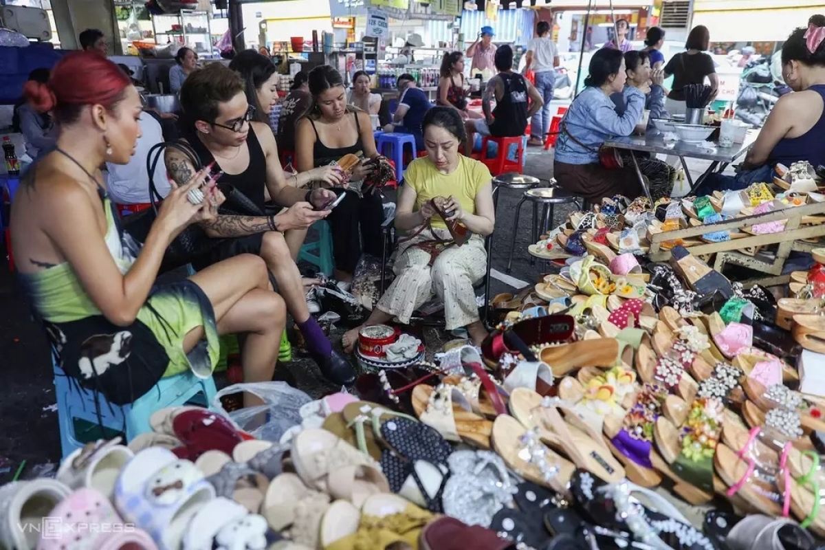 ตลาดเตินดิ่ง นครโฮจิมินห์