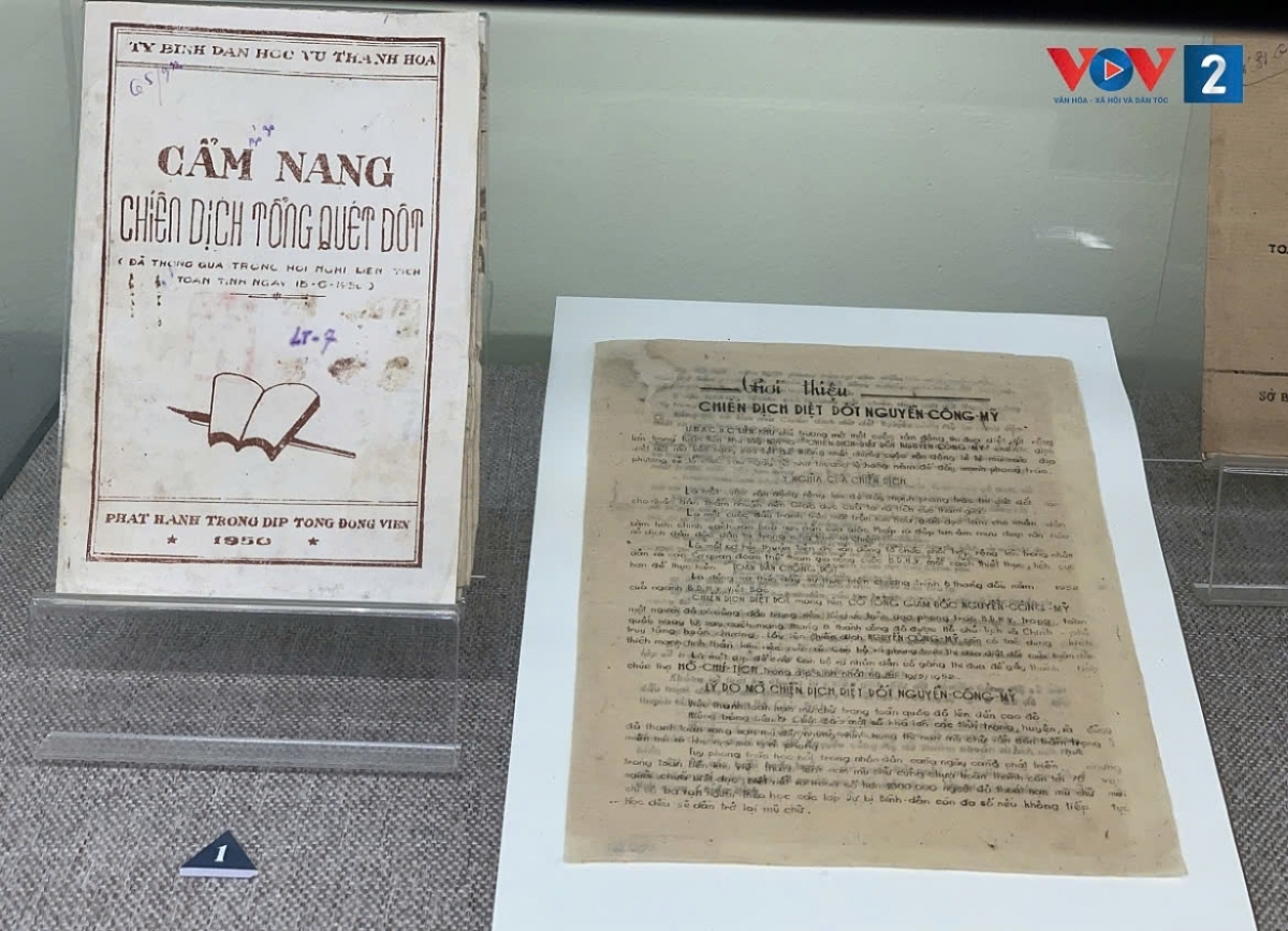 El Movimiento de Educación Masiva de 1945 dio inicio a una campaña nacional de alfabetización.