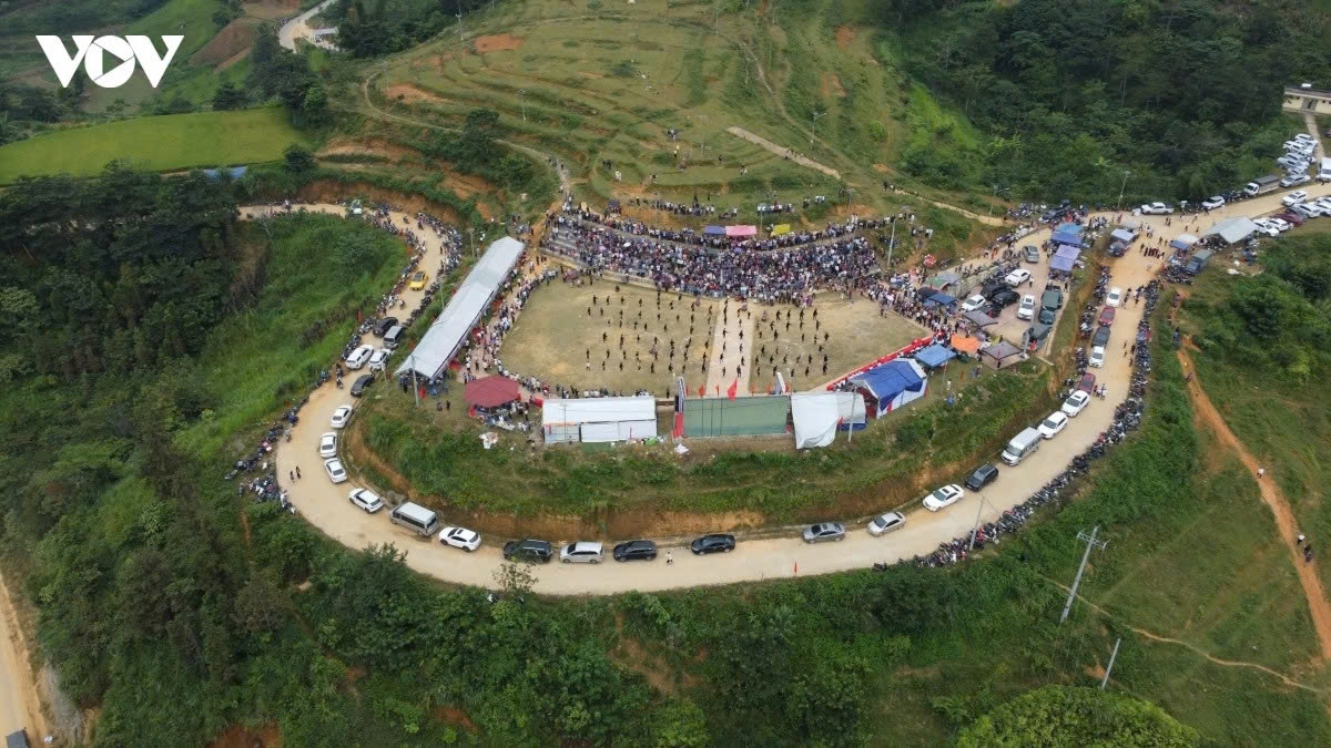 技术不仅使旅程更加“智能”，还可以帮助游客在越南地图上发现并探索更多景点、文化和社区。图片来源：VOV。
