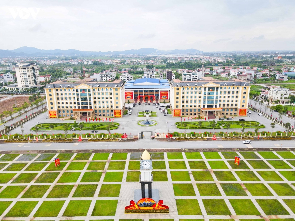 Tại Trụ sở Tỉnh ủy Bắc Ninh ở phường Tân Tiến, công tác chuẩn bị cho Lễ công bố Nghị quyết của Quốc hội về thành lập thành phố Bắc Ninh và đón nhận Huân chương Lao động hạng Nhất đang được hoàn tất. Sự kiện dự kiến diễn ra vào sáng 19/9.
