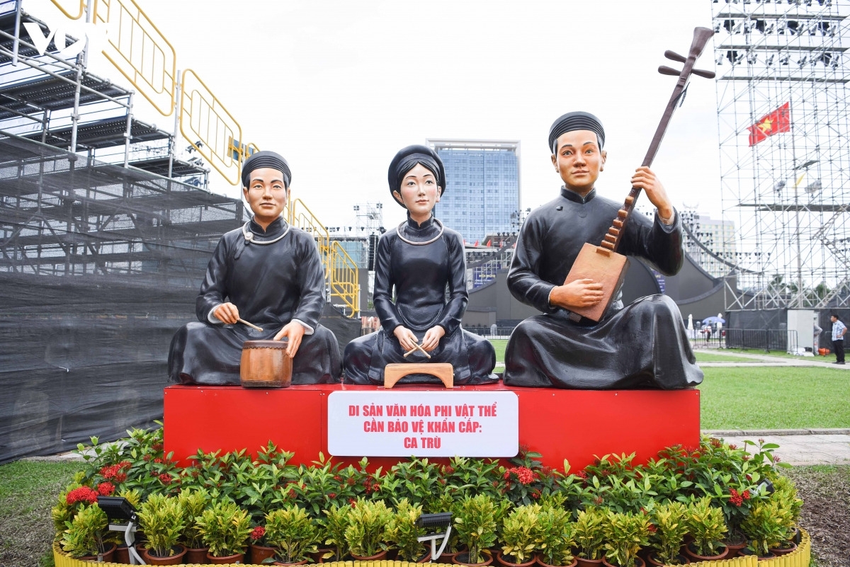Mô hình 8 di sản của Bắc Ninh được UNESCO ghi danh đặt tại Quảng trường 3/2.