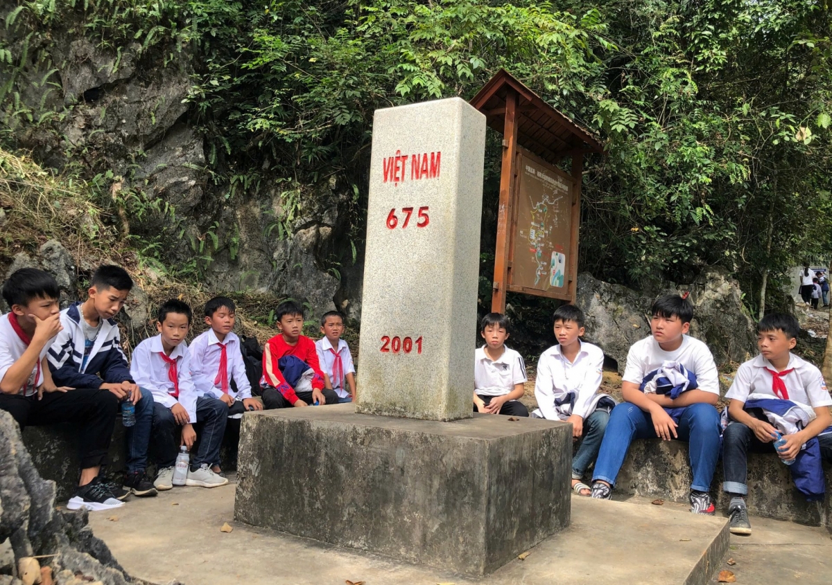 Menghormati perjalanan revolusioner Presiden Ho Chi Minh terkait erat dengan membangun lembaga-lembaga budaya modern yang mampu menyebarkan nilai-nilai sejarah dan semangat Ho Chi Minh kepada masyarakat, terutama generasi muda. Foto: VOV
