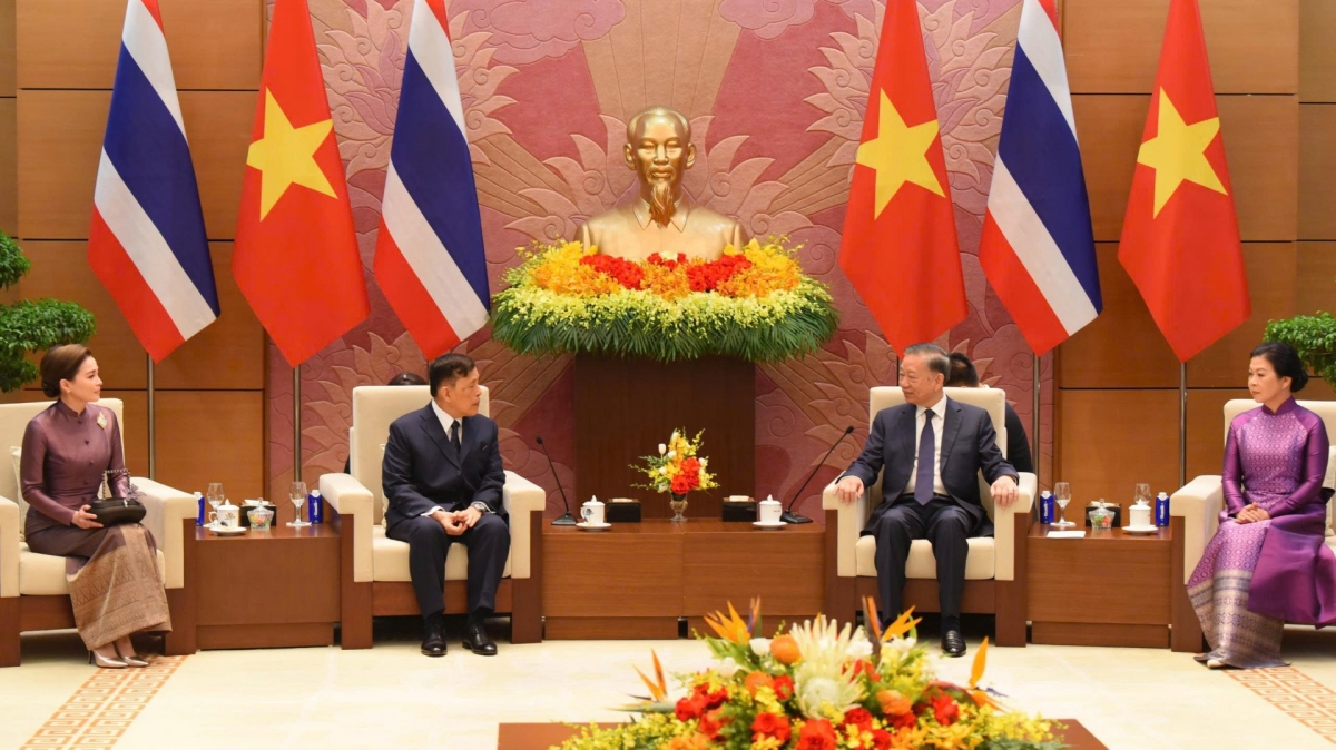  El secretario general del Partido Comunista y presidente de Vietnam, To Lam, sostiene conversaciones con el rey Vajiralongkorn de Tailandia, en Hanói, el 16 de septiembre. Foto: Viet Cuong/VOV