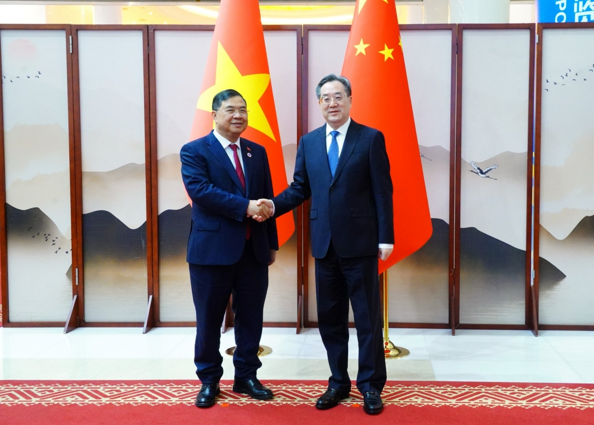 Deputy Prime Minister Pham Gia Tuc (L) meets his Chinese counterpart Ding Xuexiang in Nanning, China, on September 17, 2026. (Photo: VOV-Beijing)