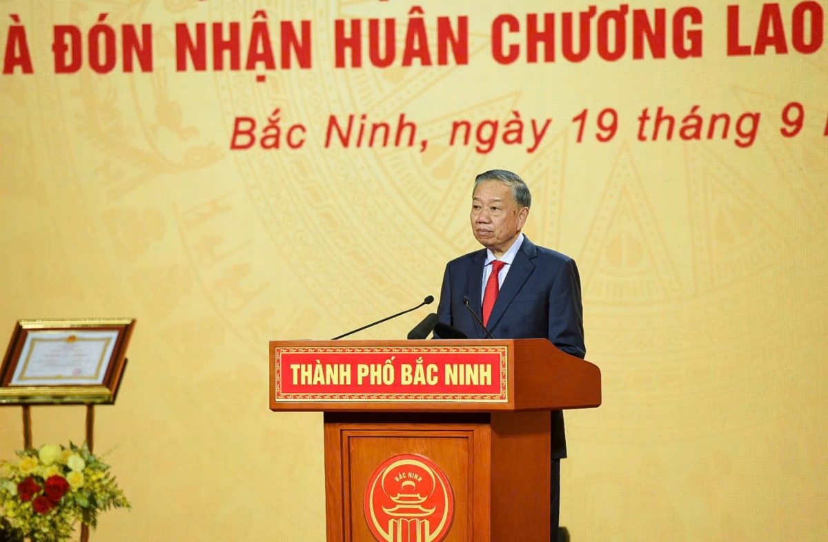 苏林在仪式上发言