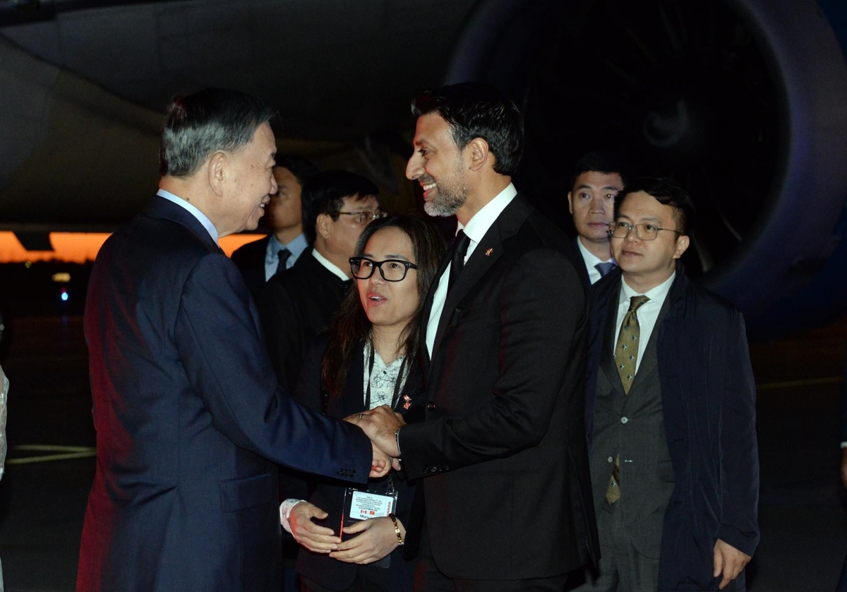 Representantes del Gobierno de Canadá reciben al secretario general del Partido Comunista y presidente de Vietnam, To Lam en el aeropuerto. Foto: VOV