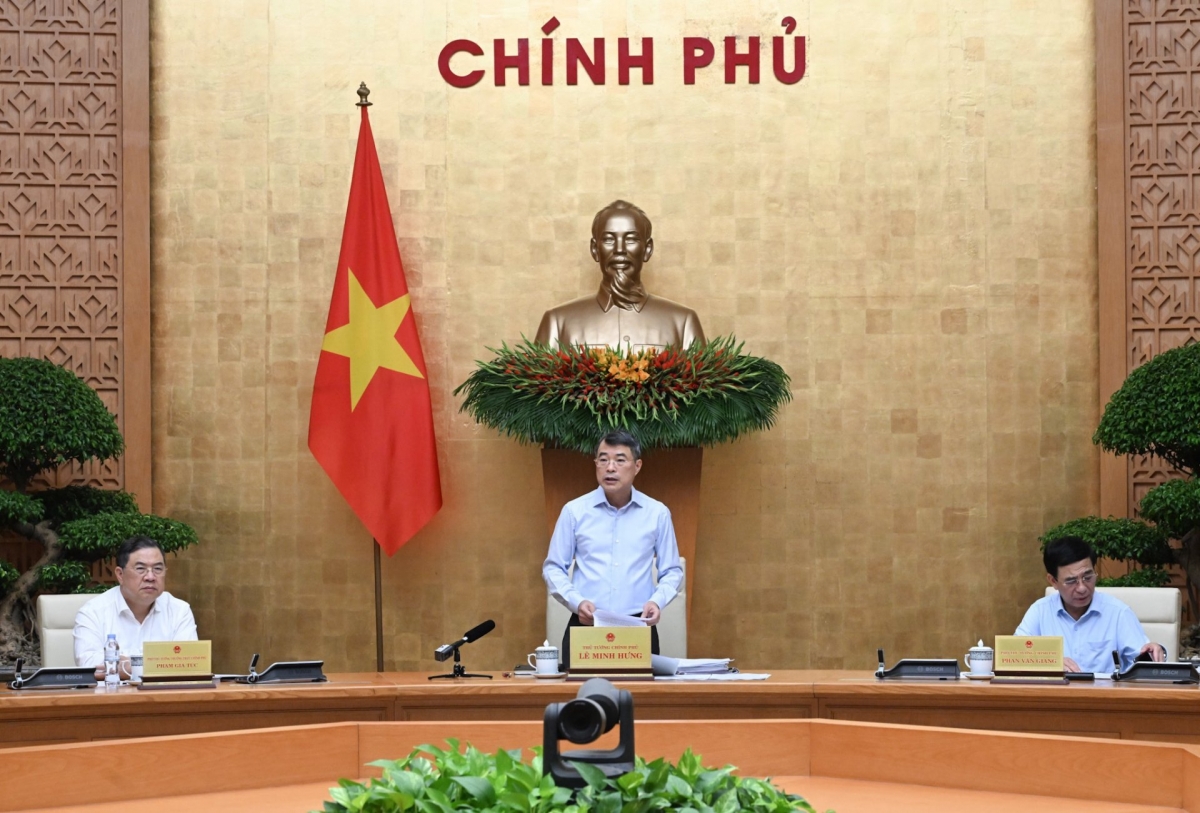Prime Minister Le Minh Hung speaks at the meeting (Photo: Lai Hoa/VOV)
