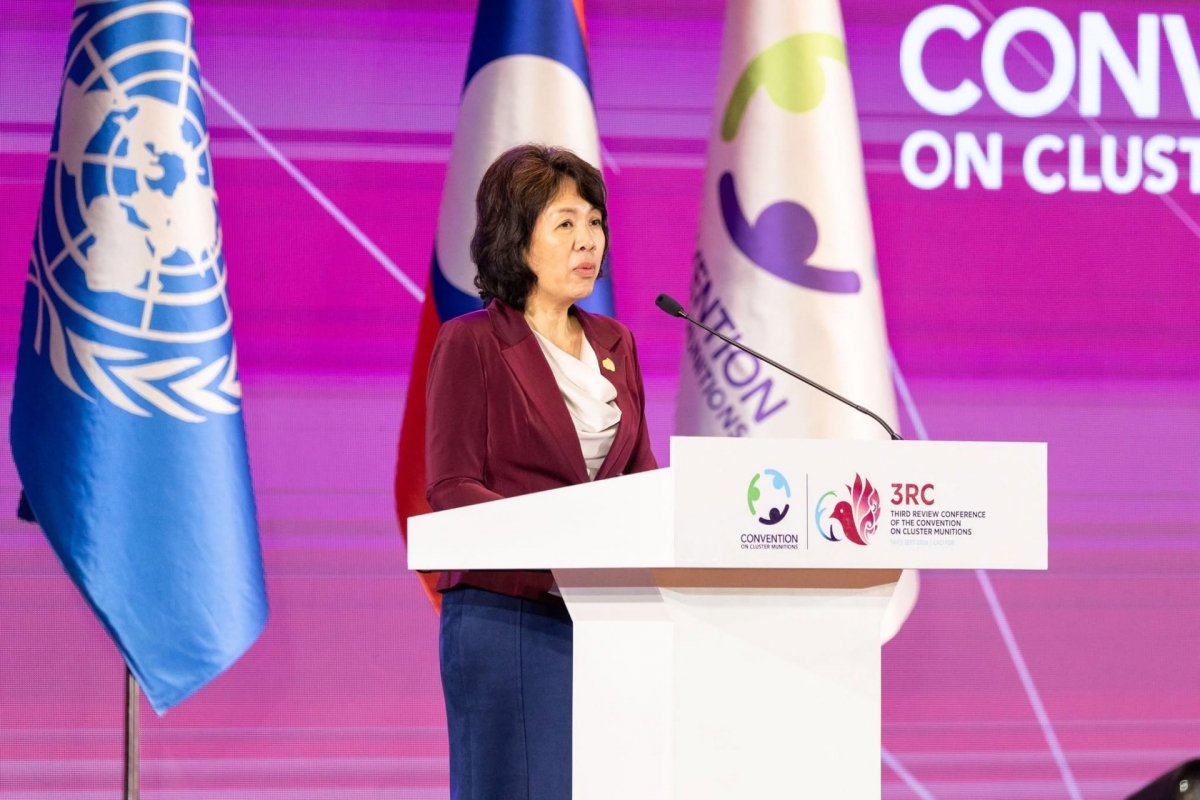 La viceministra de Relaciones Exteriores de Vietnam Nguyen Thi Hoang Van, interviene en la Tercera Conferencia de Examen de la Convención sobre Municiones en Racimo (CCM3), en Vientián (Laos), del 14 al 18 de septiembre de 2026. Foto: VOV