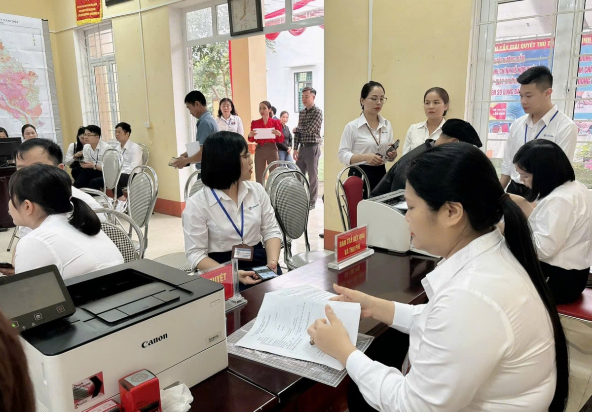由于文件数量庞大且土地变更频繁，安沛坊组织工作组审查每个案例并规范数据