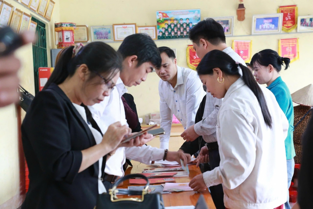 每块土地在基层都实现了标准化；老街省正逐步从纸质管理向数据化管理转型