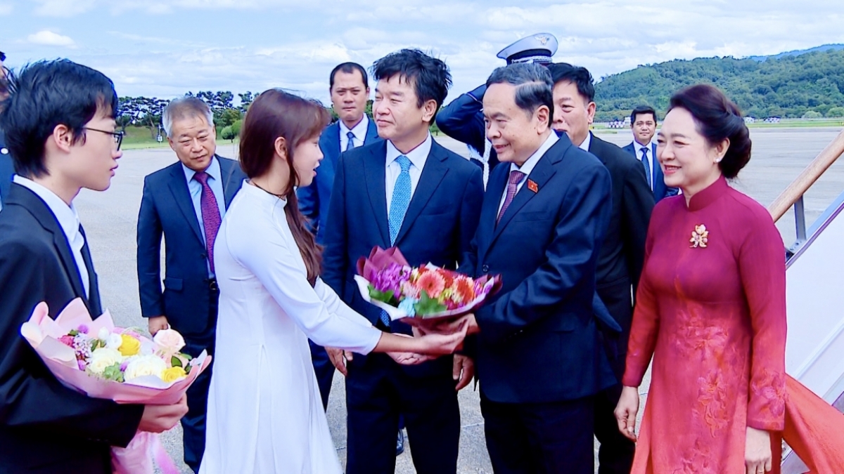 チャン・タイン・マン国会議長夫妻とベトナム高級代表団がソウルに到着し、韓国のチョ・ジョンシク国会議長夫妻の招きによる韓国公式訪問を開始（写真：VOV）