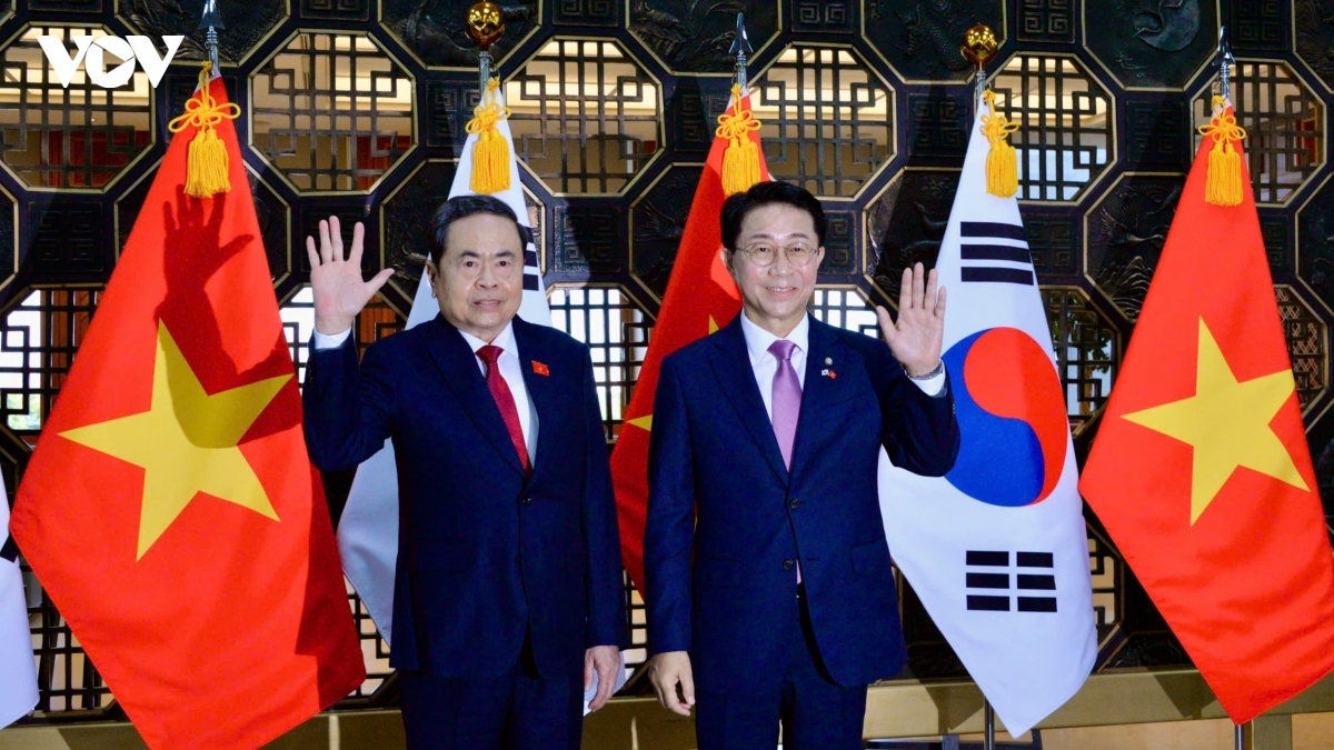 손 흔드는 양국 국회의장