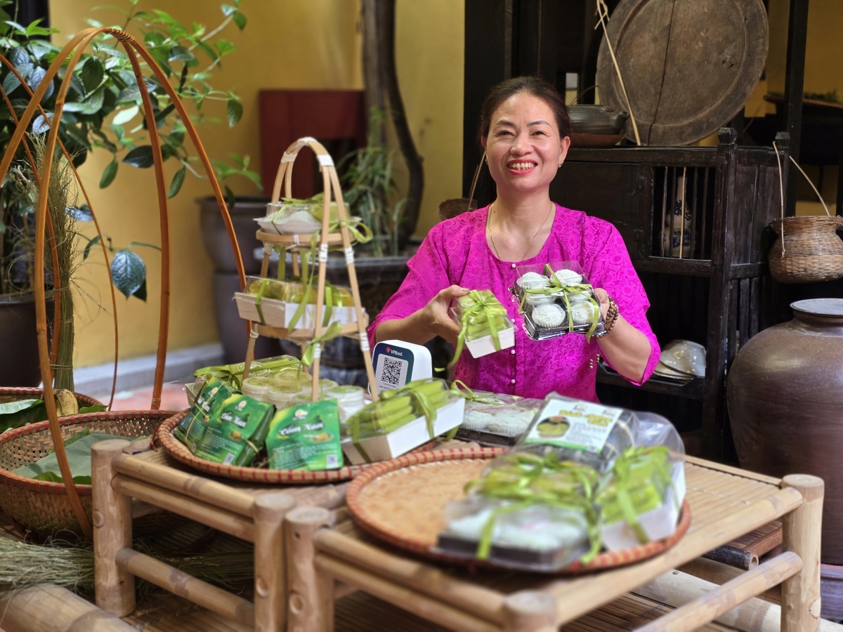 <br>
ផលិតផលពិសេសរបស់ទីក្រុងហាណូយ និងសរទរដូវក៏ត្រូវបានឧទ្ទេនសមាដល់ភ្ញៀវទេសចរផងដែរ។