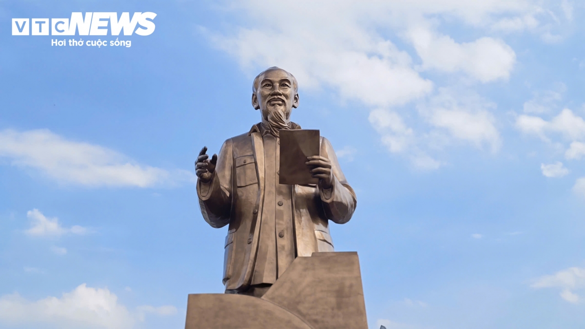 “Đền thờ Bác Hồ và tượng Chủ tịch Hồ Chí Minh sẽ trở thành ‘địa chỉ đỏ’ để giáo dục truyền thống yêu nước, cách mạng; khơi dậy niềm tự hào, tạo động lực để người dân Bắc Ninh học tập, lao động, xây dựng quê hương ngày càng phát triển”, ông Phạm Hoàng Sơn nói.