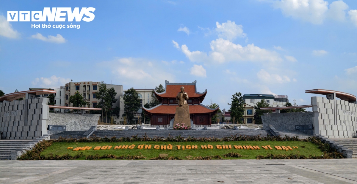 Khu vực trung tâm của dự án gồm Đền thờ Bác Hồ, tượng đài Chủ tịch Hồ Chí Minh, bức phù điêu và sân kết đoàn. Các hạng mục được bố trí liên hoàn, tạo nên một tổng thể kiến trúc trang nghiêm nhưng gần gũi.