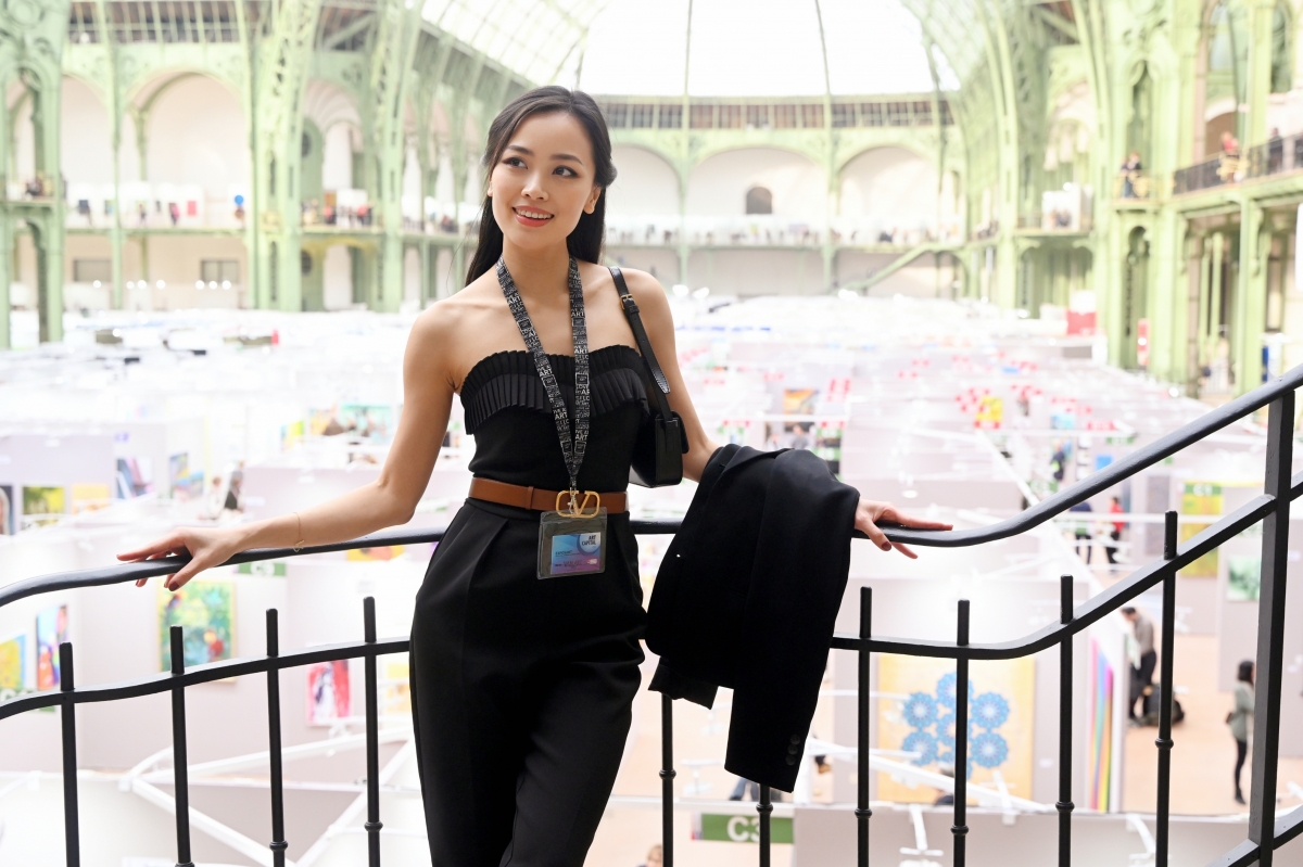 Van Guillemin lors d'une foire d'art à Paris
