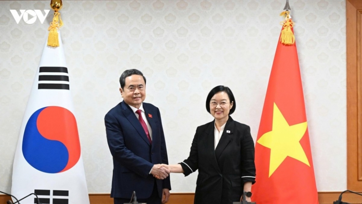 같은 날 오후 서울에서 쩐 타인 먼 국회의장은 한성숙 한국 국무총리와 회견을 가졌다.
