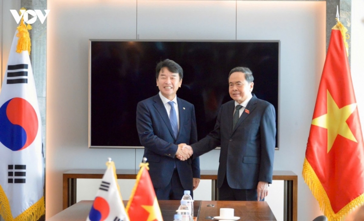 9월 8일 오전 서울에서 쩐 타인 먼 국회의장은 문진석 한·베 의원친선협회장을 접견했다.