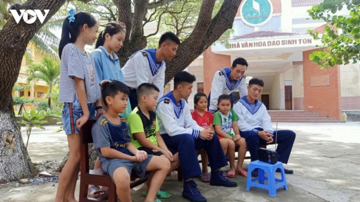 Đài Tiếng nói Việt Nam đã và đang trở thành người bạn đồng hành của quân dân nơi đầu sóng<br>
(Ảnh minh họa)