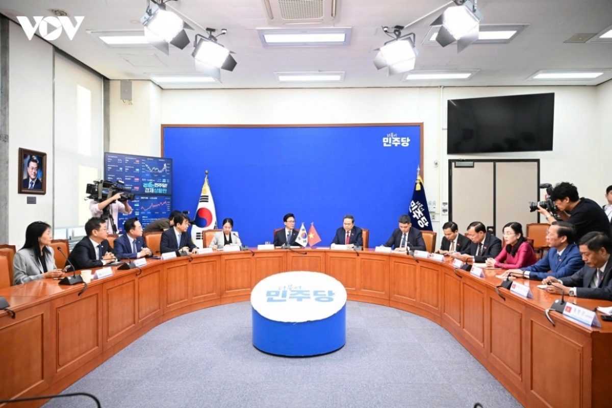 같은 날 오후 서울에서 쩐 타인 먼 국회의장은 김민석 더불어민주당 대표를 면담했다.