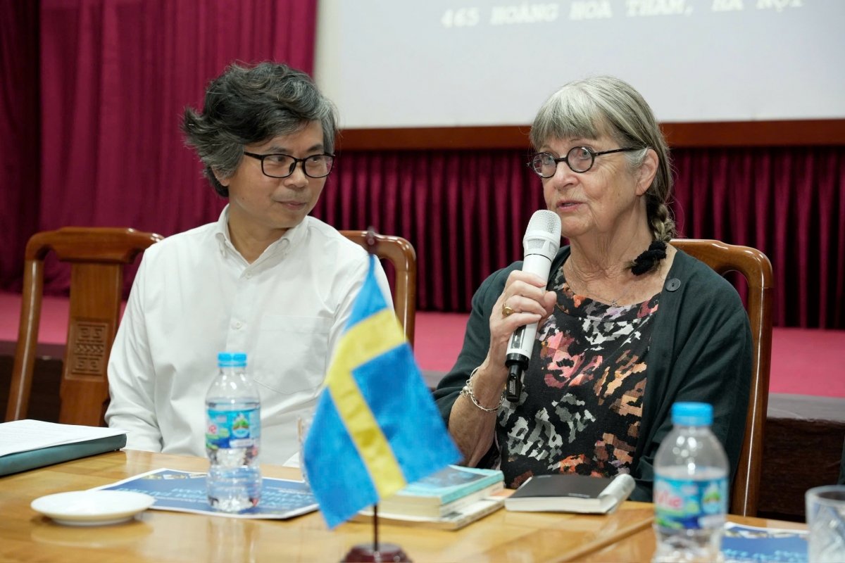 Director Gunilla Bresky and Deputy Director of the National Documentary and Scientific Film Studio Trinh Quang Tung at a meeting with Vietnamese filmmakers and members of the Studio on September 16, 2026 (Photo: Embassy of Sweden)