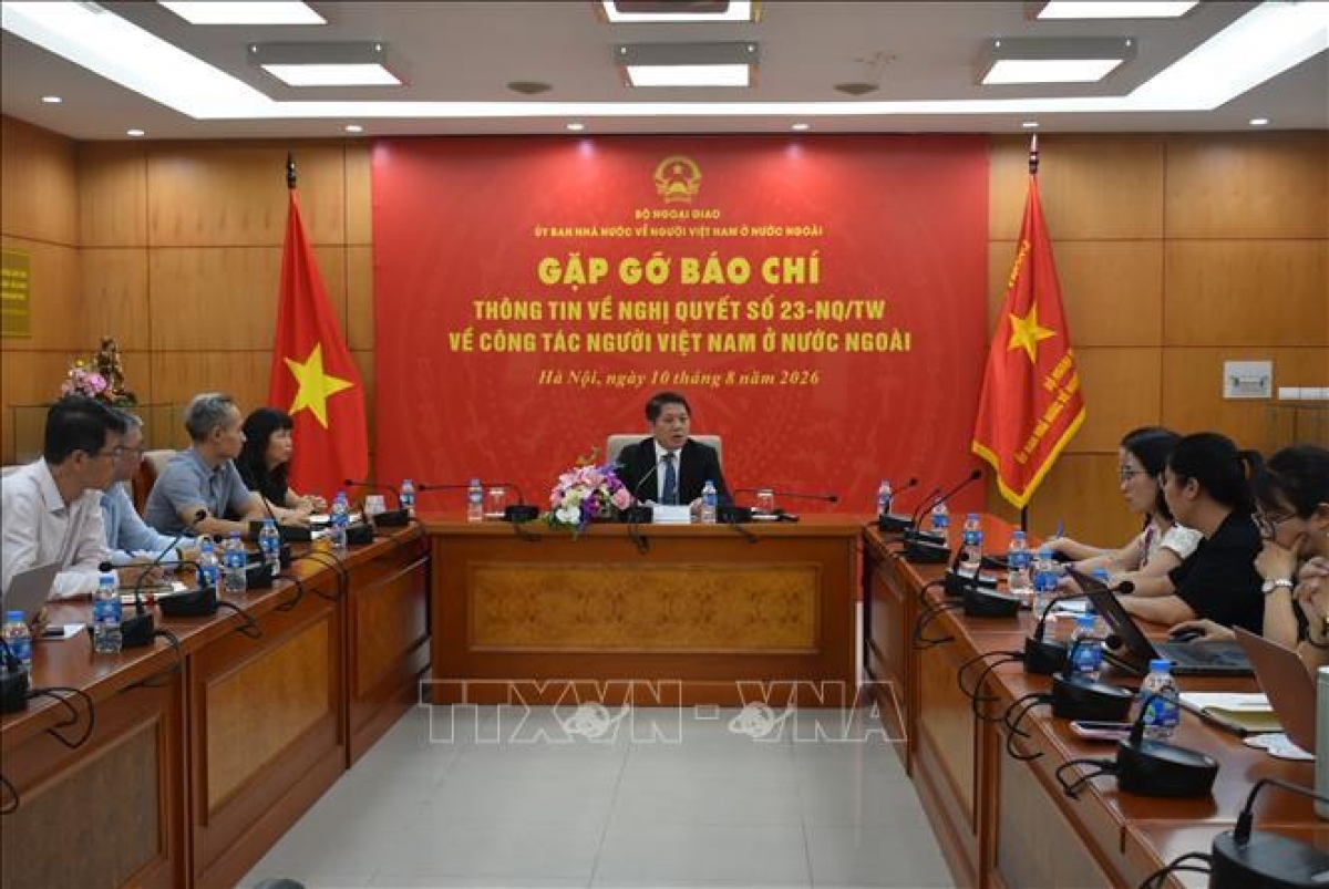 Ủy ban Nhà nước về người Việt Nam ở nước ngoài thông tin về Nghị quyết số 23-NQ/TW về công tác người Việt Nam ở nước ngoài. Ảnh: TTXVN