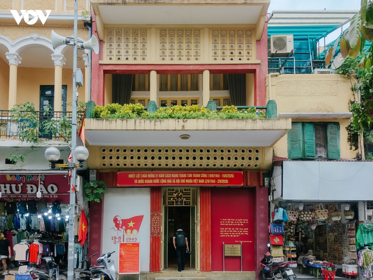 Ngôi nhà số 48 Hàng Ngang nằm giữa khu phố cổ Hà Nội, nơi Chủ tịch Hồ Chí Minh đã ở và làm việc trong những ngày cuối tháng 8/1945.