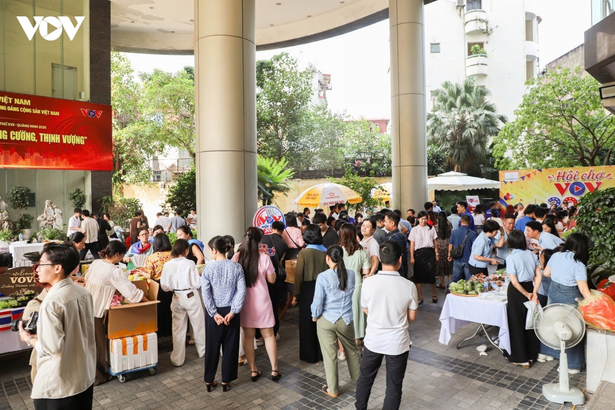 Feria celebrada con motivo del 81.º aniversario de la fundación de La Voz de Vietnam. Foto: VOV