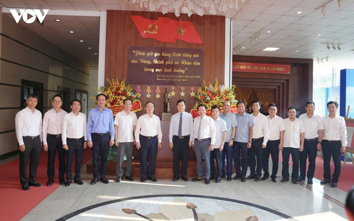 Đoàn công tác của Đài Truyền hình Việt Nam (VTV) do ông Nguyễn Thanh Lâm - Ủy viên Trung ương Đảng, Tổng Giám đốc Đài Truyền hình Việt Nam, Phó Trưởng Ban Tuyên giáo Trung ương dẫn đầu đến thăm, chúc mừng VOV nhân dịp kỷ niệm 81 năm thành lập.